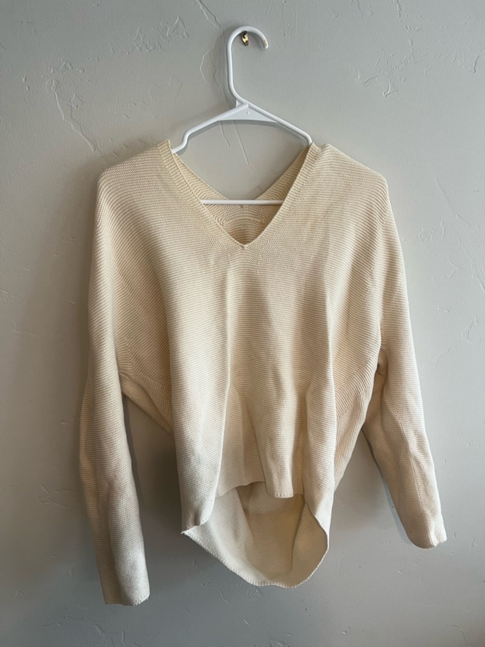 Uniqlo Cream V-Neck Knit Sweater
